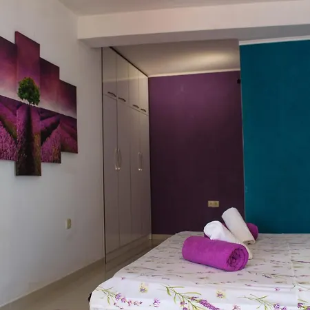 Seaside With A Swimming Pool - Omis - 23884 Pisak