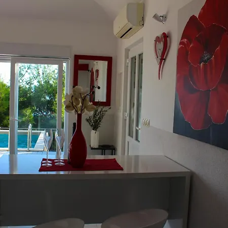 Apartamento Seaside With A Swimming Pool - Omis - 23884 Pisak
