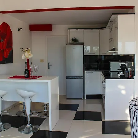 Apartamento Seaside With A Swimming Pool - Omis - 23884