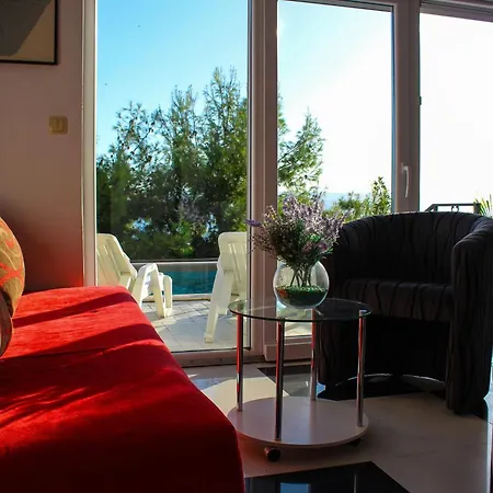 Seaside With A Swimming Pool - Omis - 23884 Apartamento Pisak