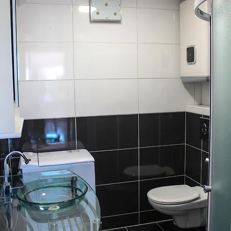 Seaside With A Swimming Pool - Omis - 23884 Apartamento Pisak