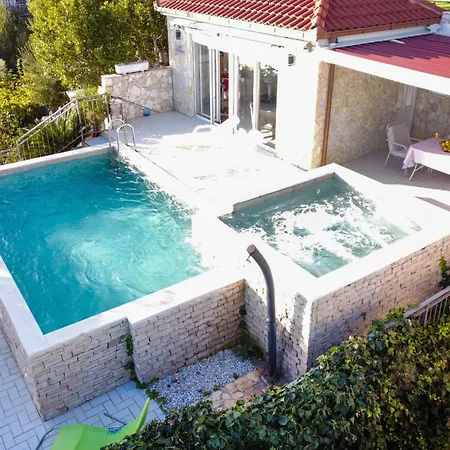 Seaside With A Swimming Pool - Omis - 23884 *