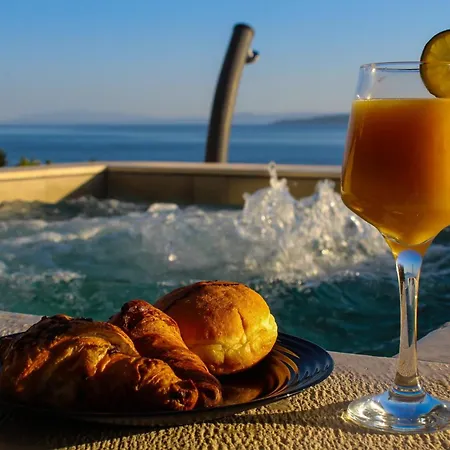Seaside With A Swimming Pool - Omis - 23884