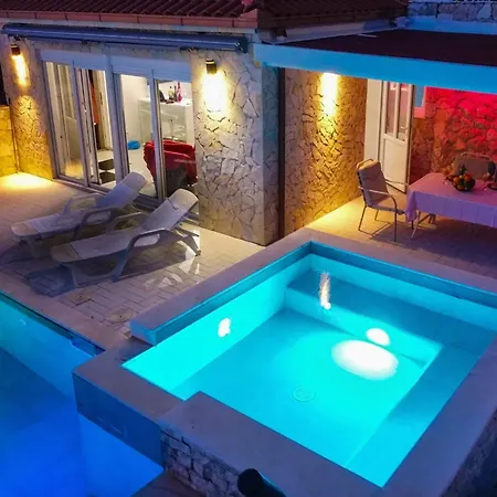 Seaside With A Swimming Pool - Omis - 23884