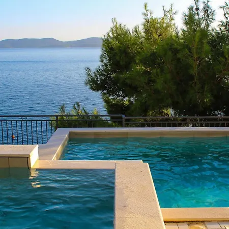 Seaside With A Swimming Pool - Omis - 23884 Pisak