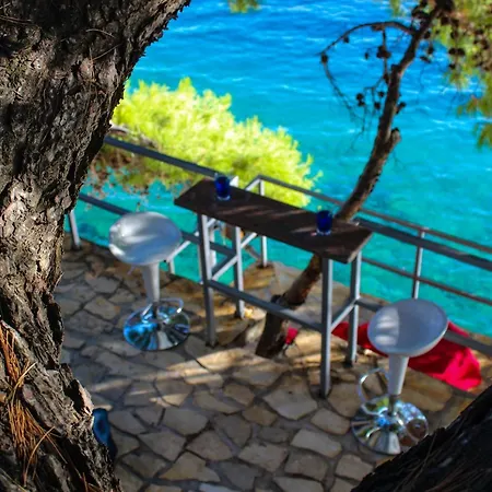 Seaside With A Swimming Pool - Omis - 23884 Apartamento Pisak